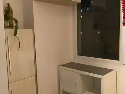 Hol cu dulap alb apartament inchiriere Sector 2 Bucuresti